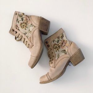 Coachella inspired floral Roxy boots
